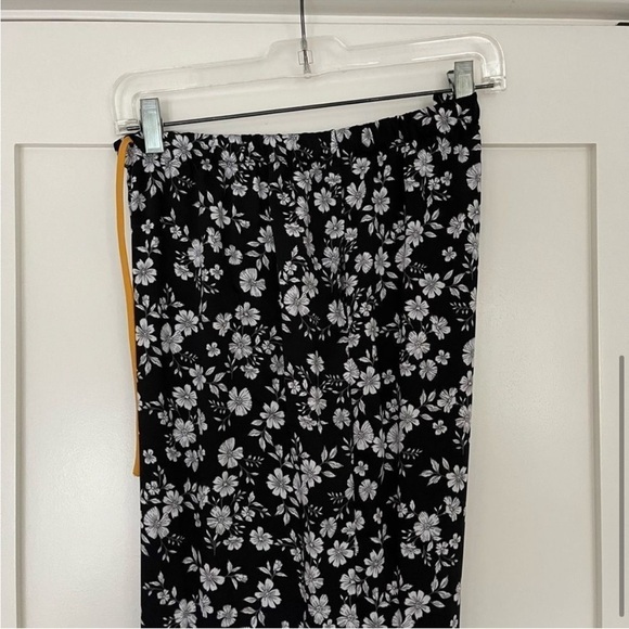 Room Service Floral Printed Pajamas - Picture 5 of 8